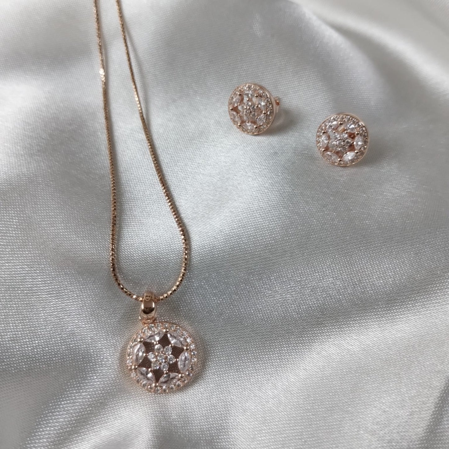 Circle Charm Silver Pendant Set