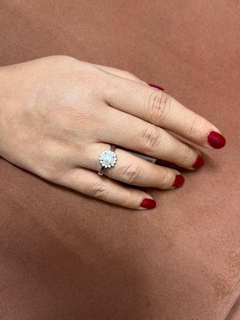 Elegant Pearl Ring