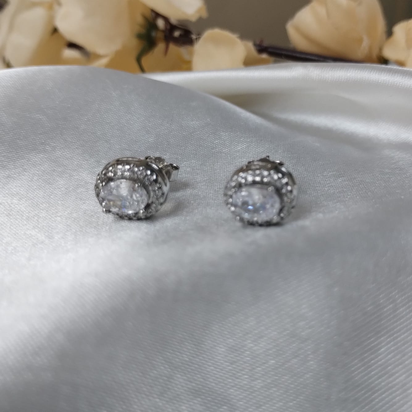 Eternal Radiance Oval Pendant Set