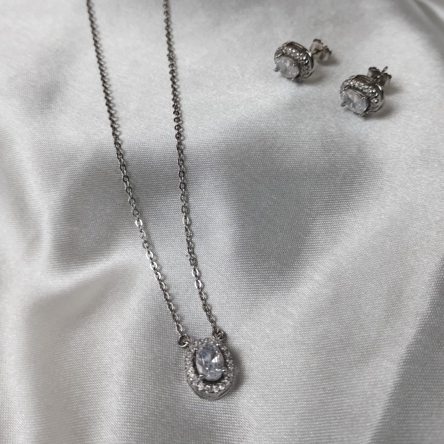 Eternal Radiance Oval Pendant Set