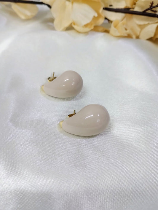 Beige Dewdrop Earrings