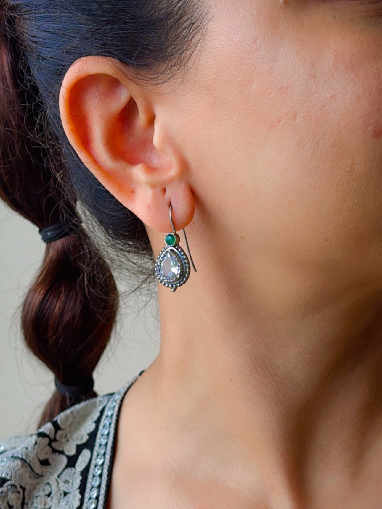 Designer Earrings in 925 Silver with Zircon and emerald colored stone