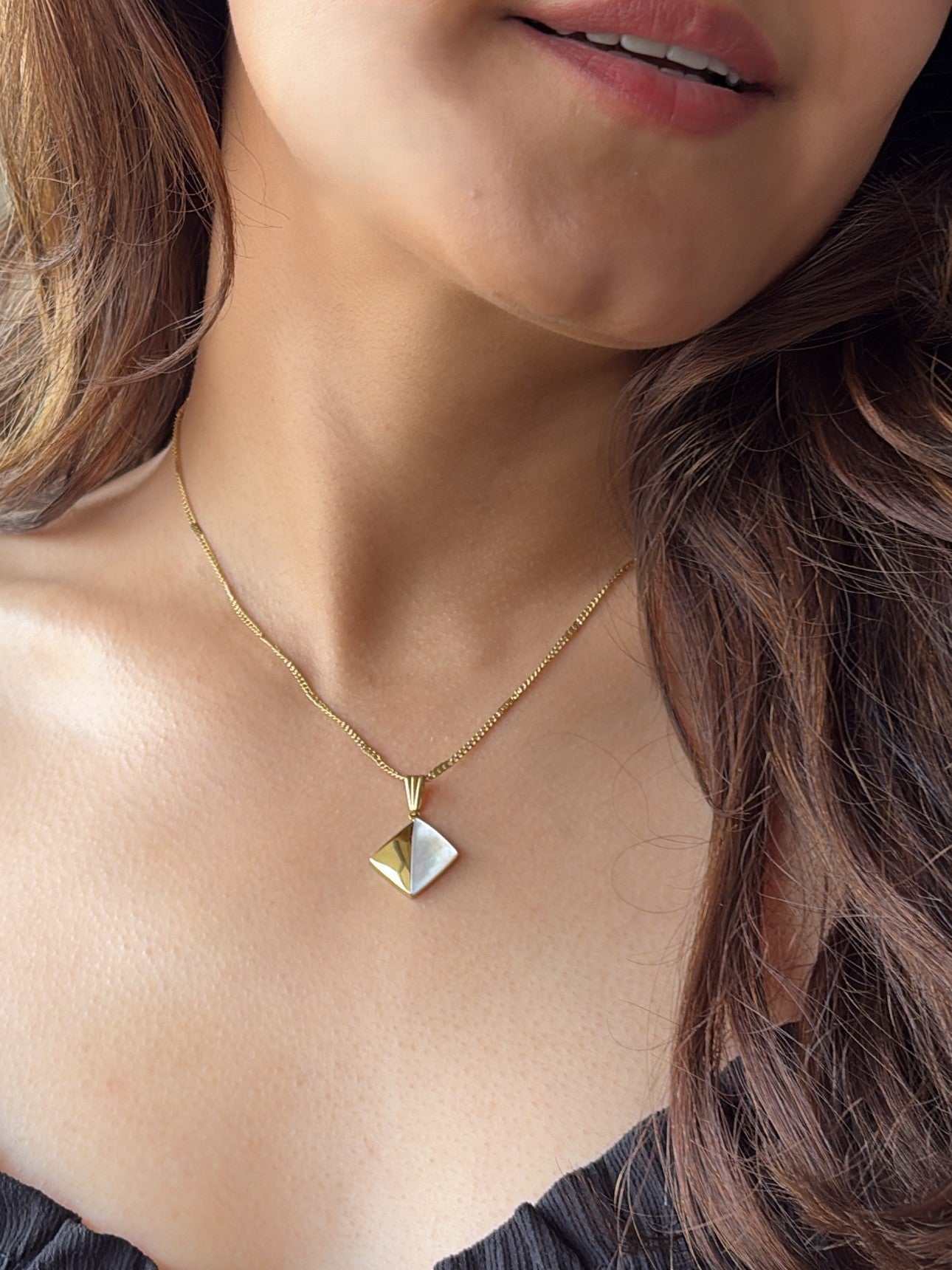 Stainless steel. Anti-tarnish. NOOMI