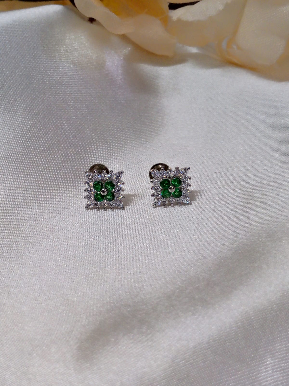 Lume Earrings (Green)