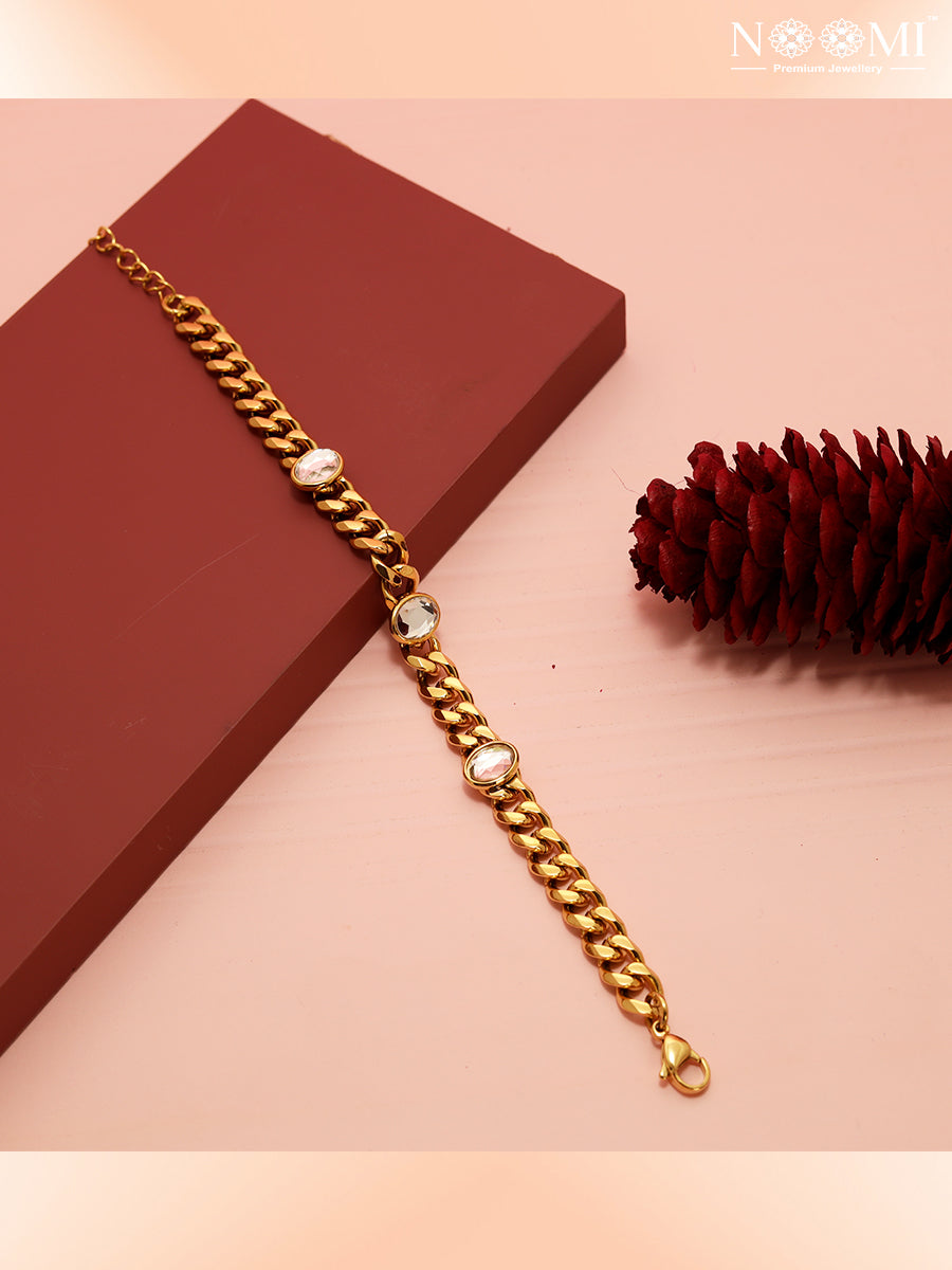 Anti-tarnish, stainless steel, gold plated bracelet. NOOMI