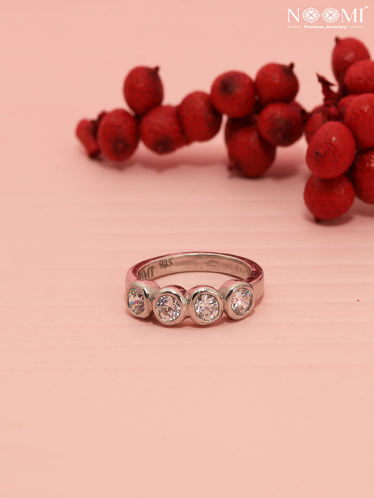 Swarovski. 925 Silver Ring. NOOMI.  