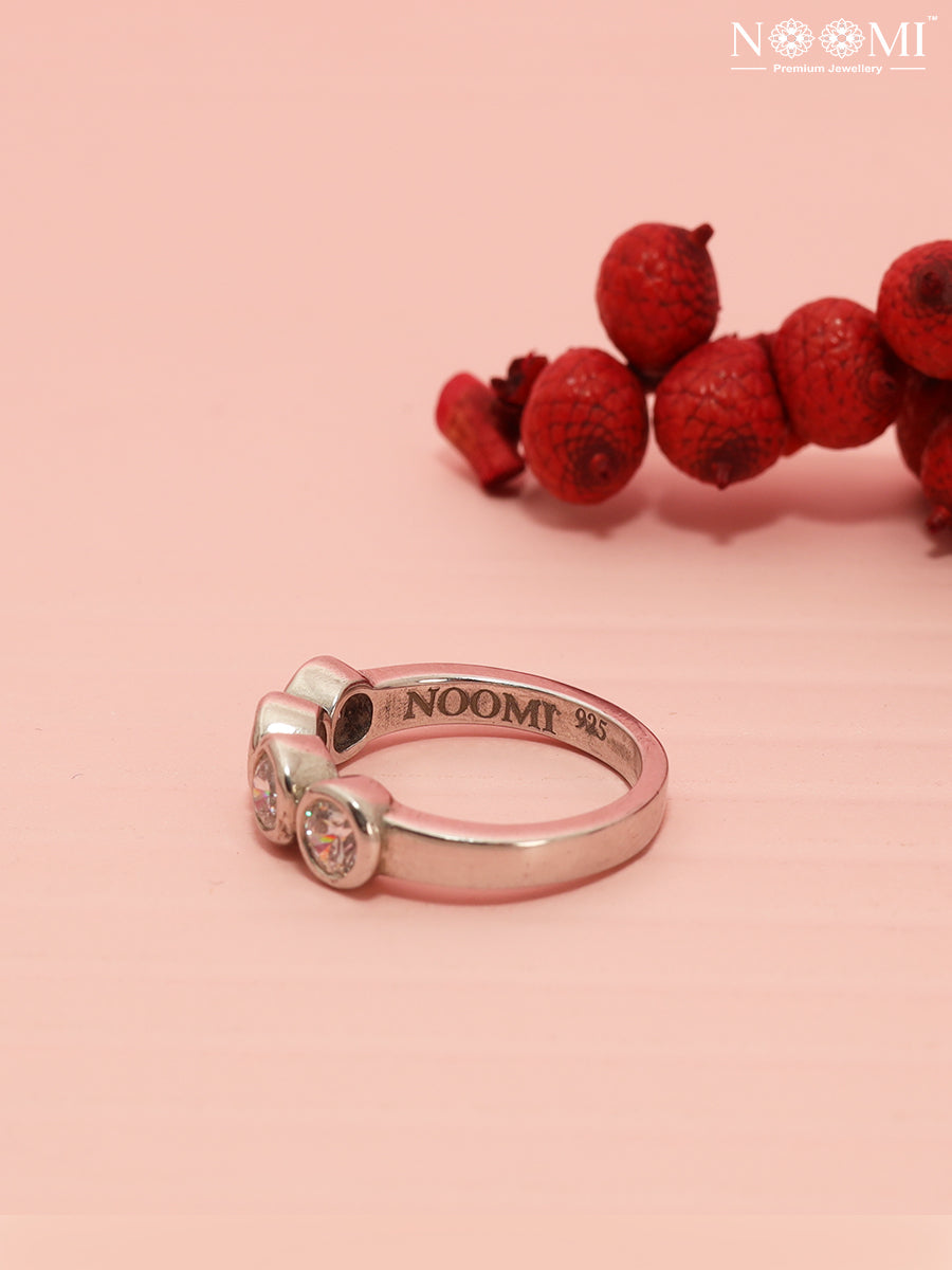 Swarovski. 925 Silver Ring. NOOMI.  