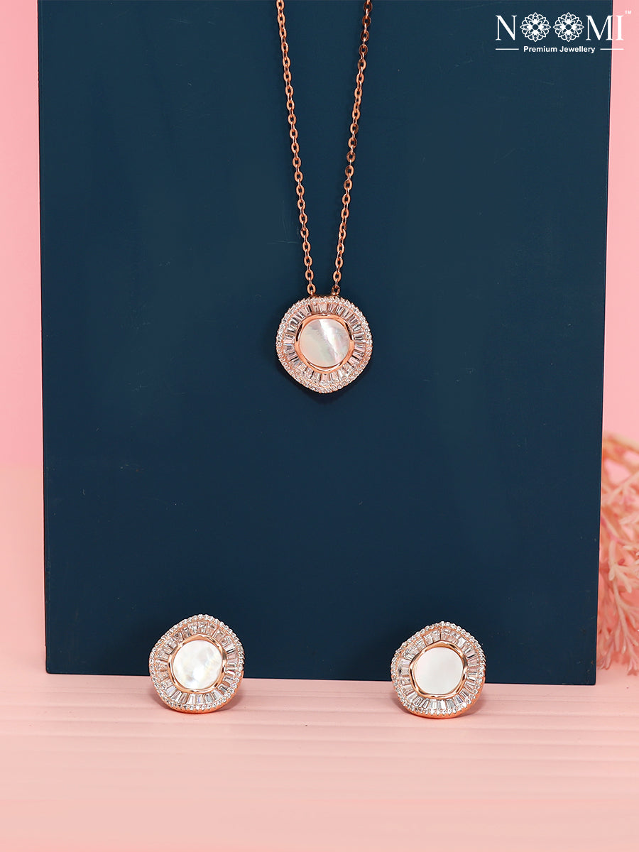 925 Silver. NOOMI. Designer Pendant Set
