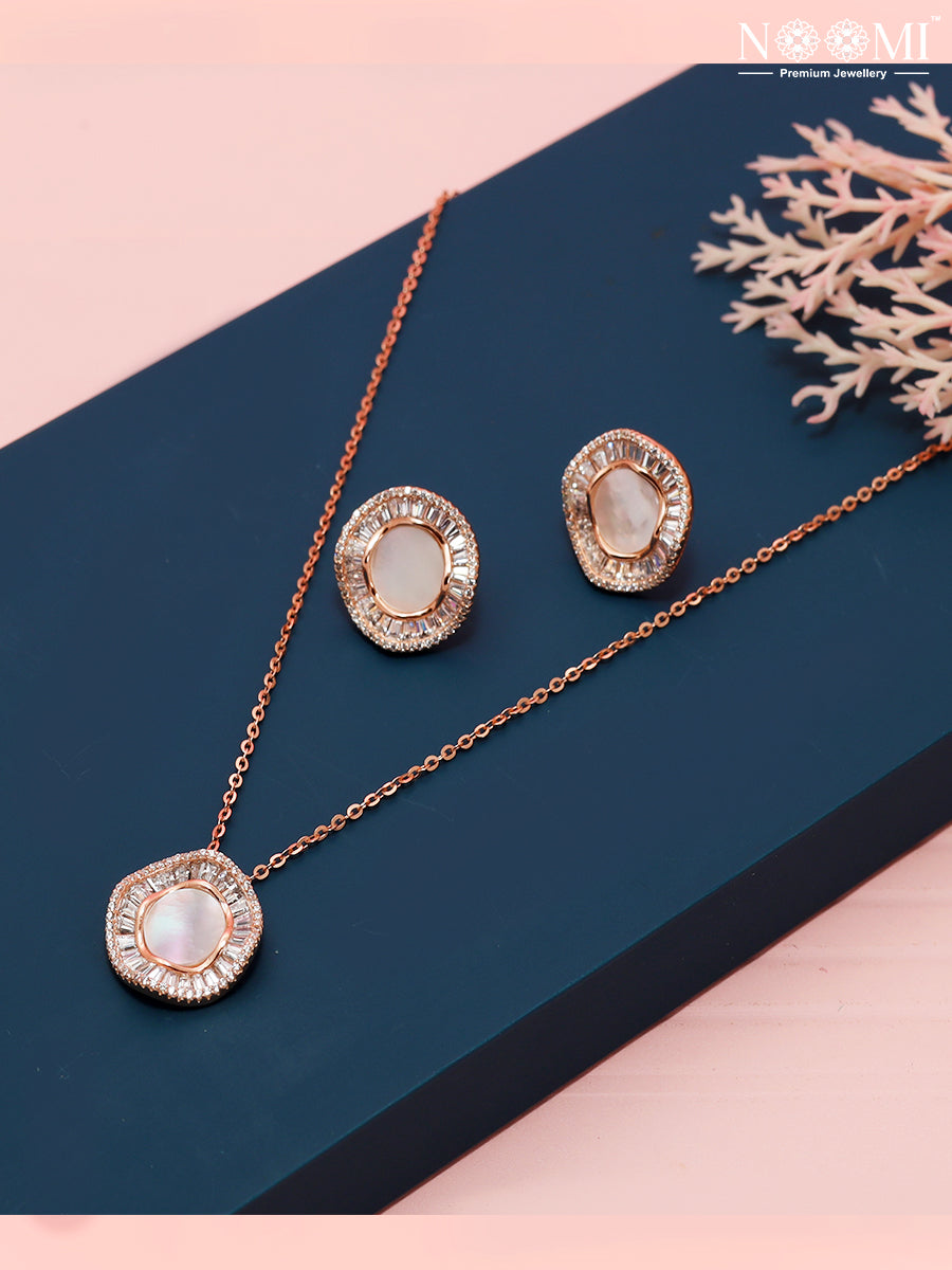 925 Silver. NOOMI. Designer Pendant Set