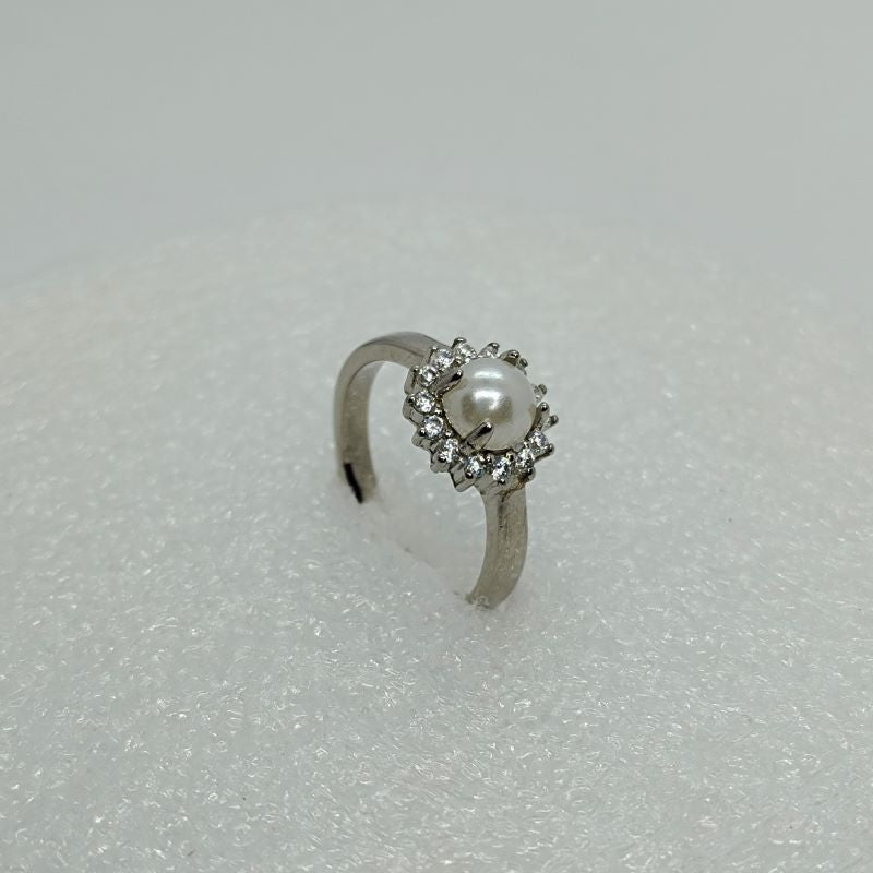 Minimalist Pearl Ring with Zircon