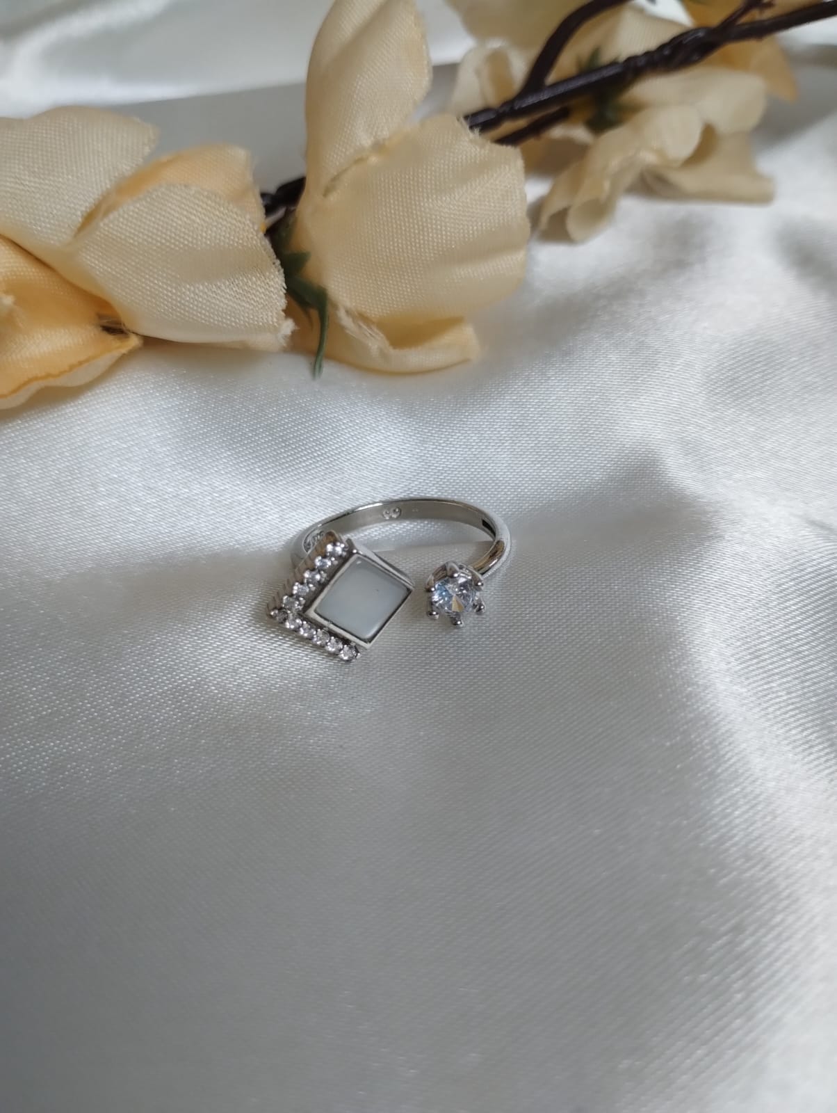 Stylish Cream Stone Zircon Ring