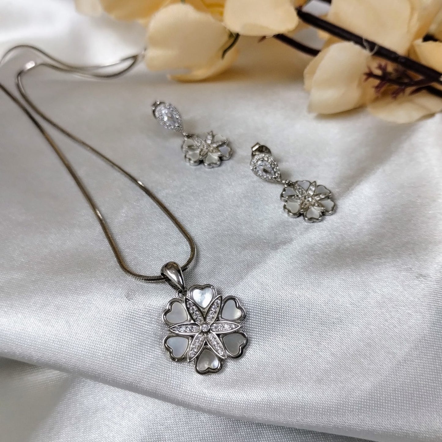 Sunflower Pendant Set