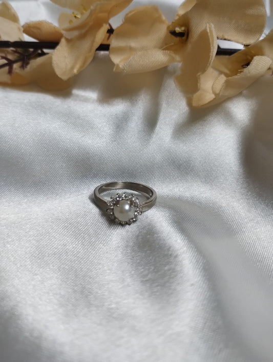 Elegant Pearl Ring