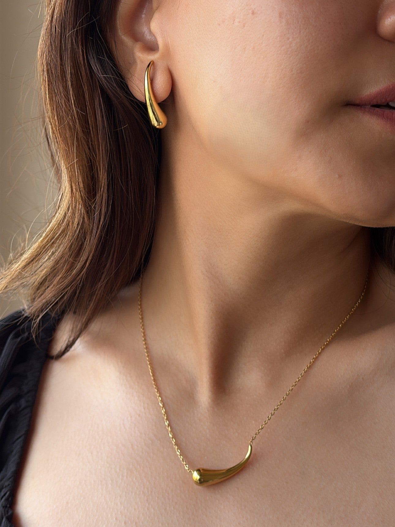 Stainless steel. Anti-tarnish. NOOMI